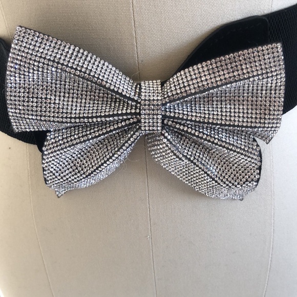 Black stretch belt. - Picture 2 of 9